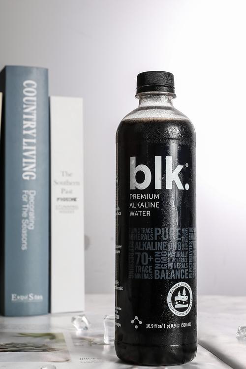 極簡暗黑美學 解碼Blk黑色礦泉水的Ⅱ類產品攝影創作手記